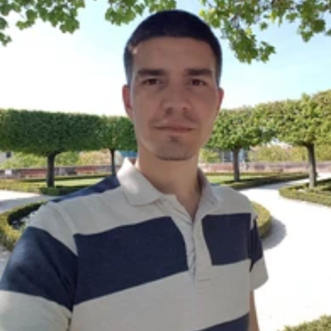 <em>Alejandro R.</em>